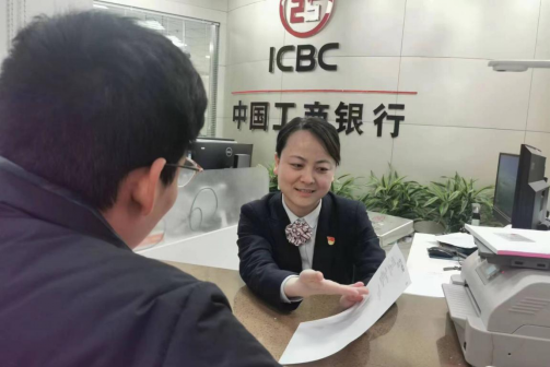 最美客服經(jīng)理袁建霞:一份責任,,十年堅守12.26(3)449